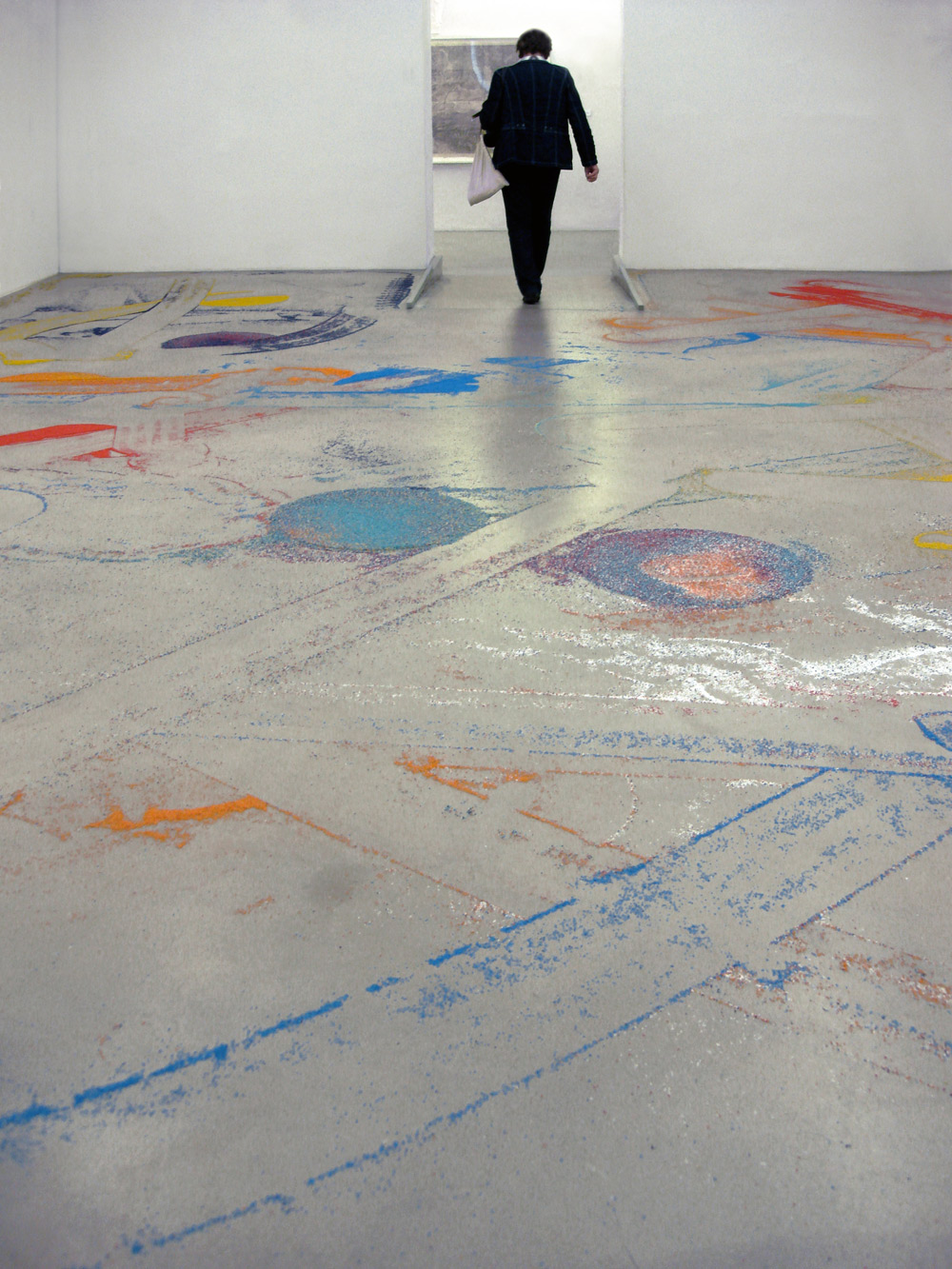 Art, artwork. An installation "Vacuumination" by Nika Span / Nika Špan. Material: A robot vacuum cleaner, coloured gravel. Exhibition: Homeland, MMKK, Klagenfurt, Austria